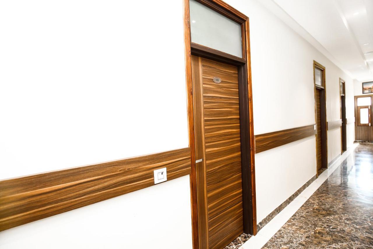 Hotel Woodcrest Zirakpur - Best Family Hotel By - A Unit Of Sidham Group Bagian luar foto