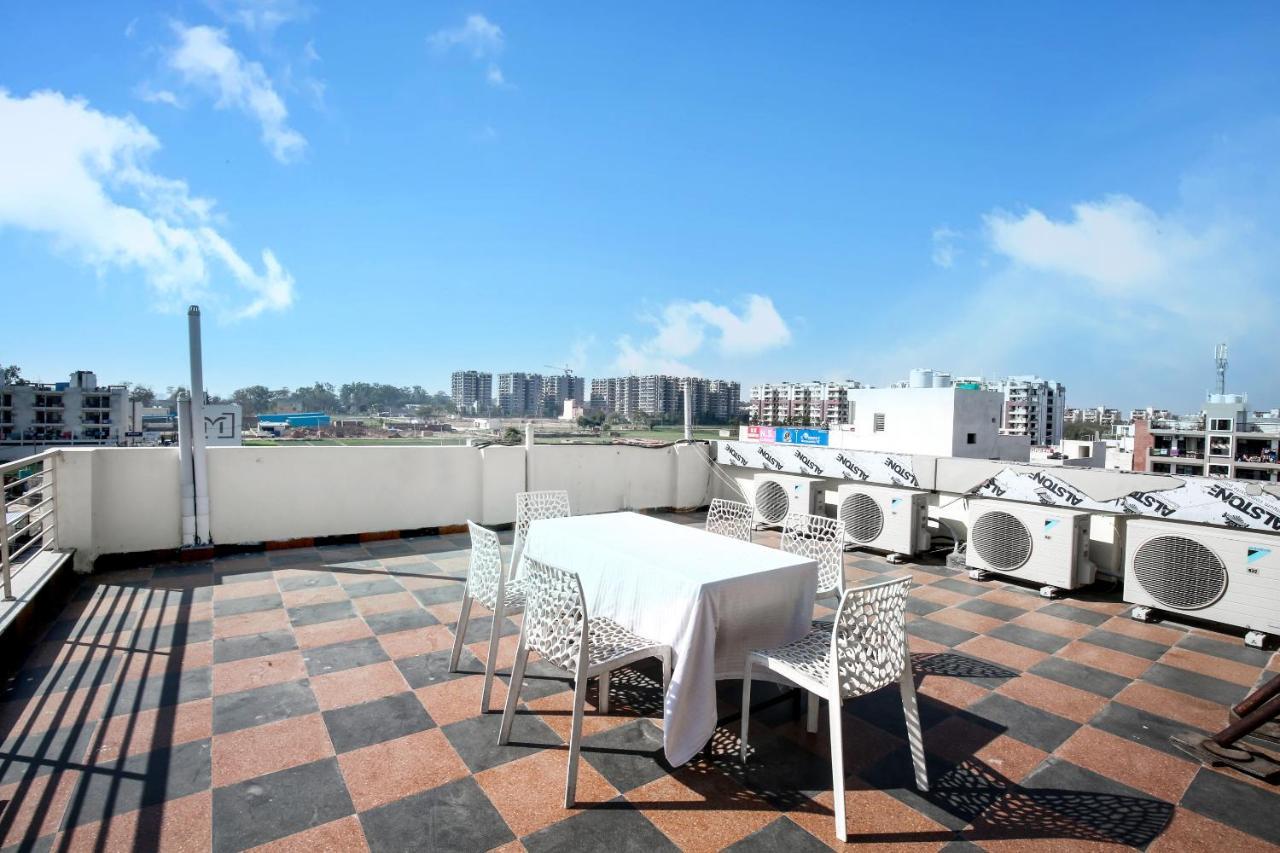 Hotel Woodcrest Zirakpur - Best Family Hotel By - A Unit Of Sidham Group Bagian luar foto