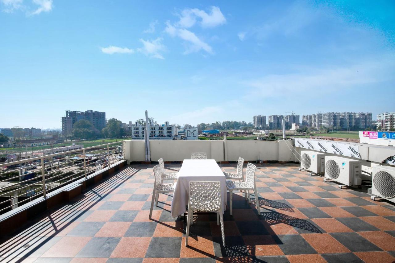 Hotel Woodcrest Zirakpur - Best Family Hotel By - A Unit Of Sidham Group Bagian luar foto