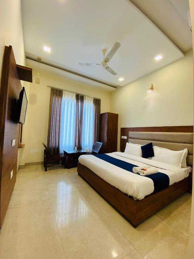 Hotel Woodcrest Zirakpur - Best Family Hotel By - A Unit Of Sidham Group Bagian luar foto