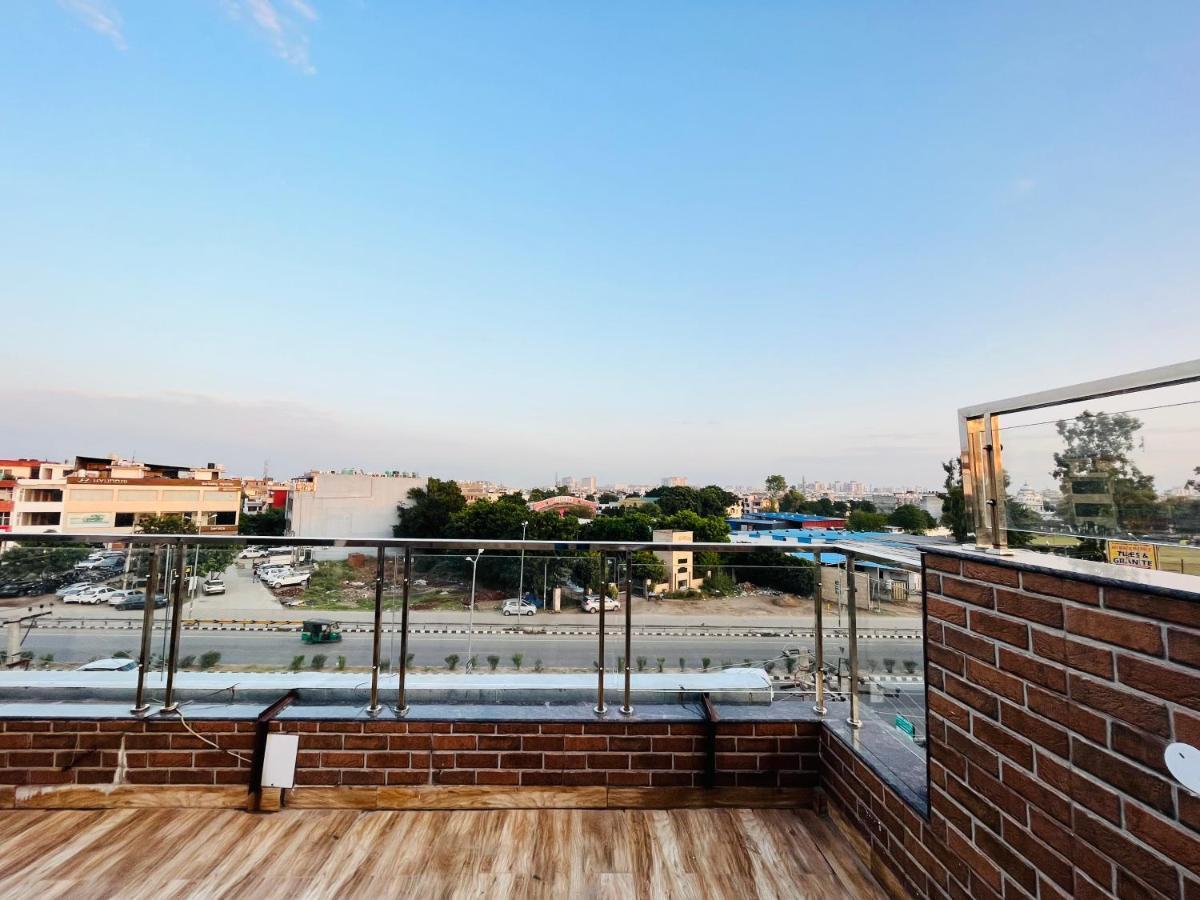 Hotel Woodcrest Zirakpur - Best Family Hotel By - A Unit Of Sidham Group Bagian luar foto