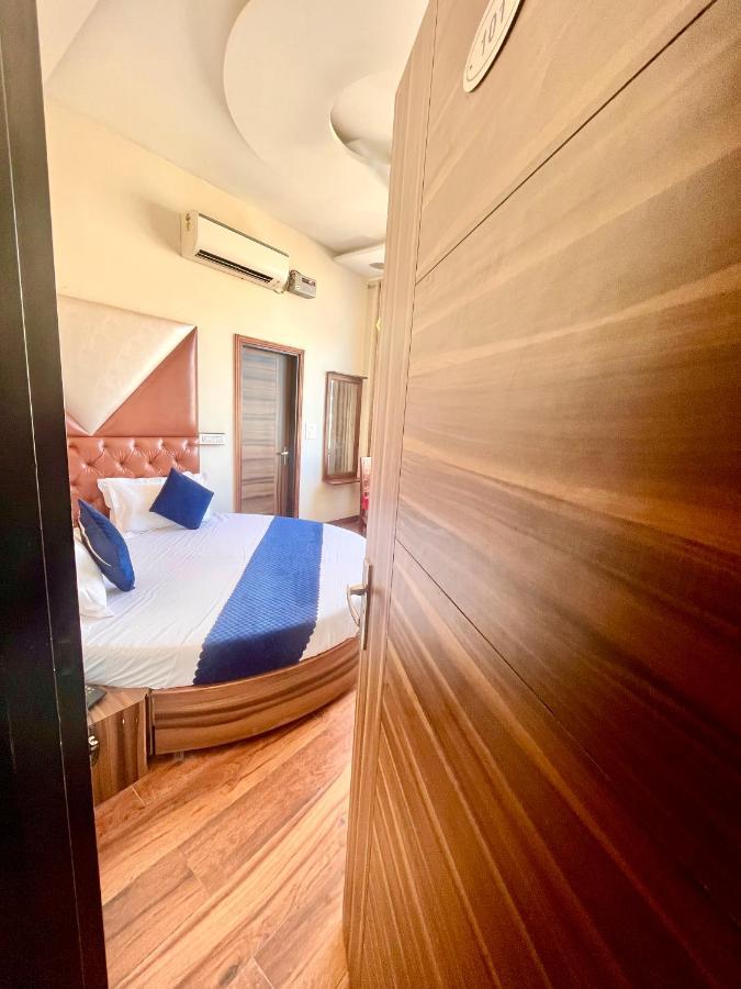 Hotel Woodcrest Zirakpur - Best Family Hotel By - A Unit Of Sidham Group Bagian luar foto