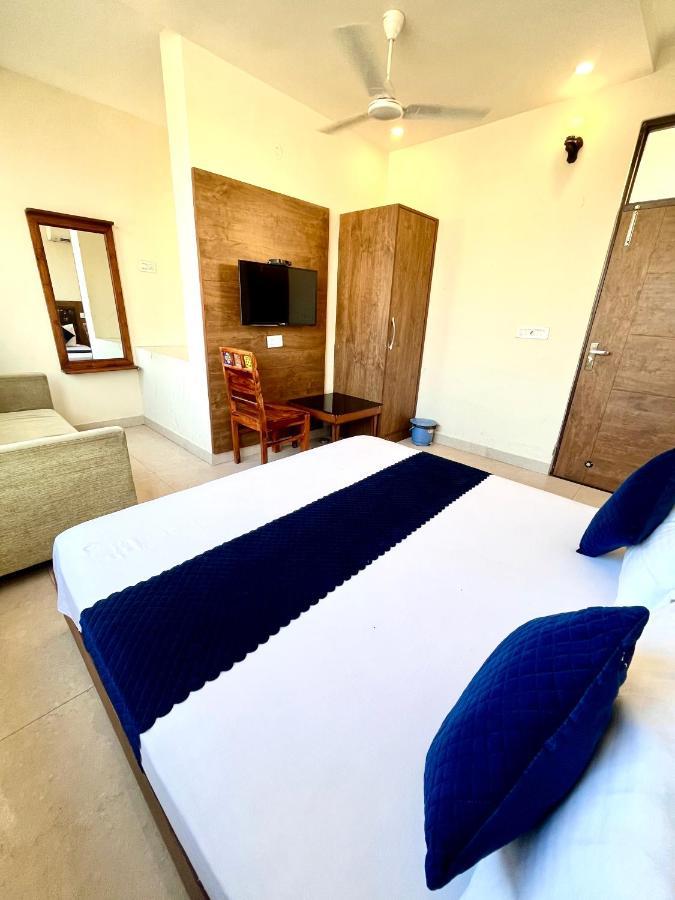 Hotel Woodcrest Zirakpur - Best Family Hotel By - A Unit Of Sidham Group Bagian luar foto
