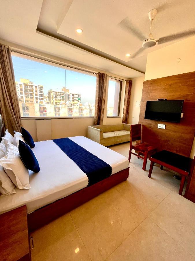 Hotel Woodcrest Zirakpur - Best Family Hotel By - A Unit Of Sidham Group Bagian luar foto
