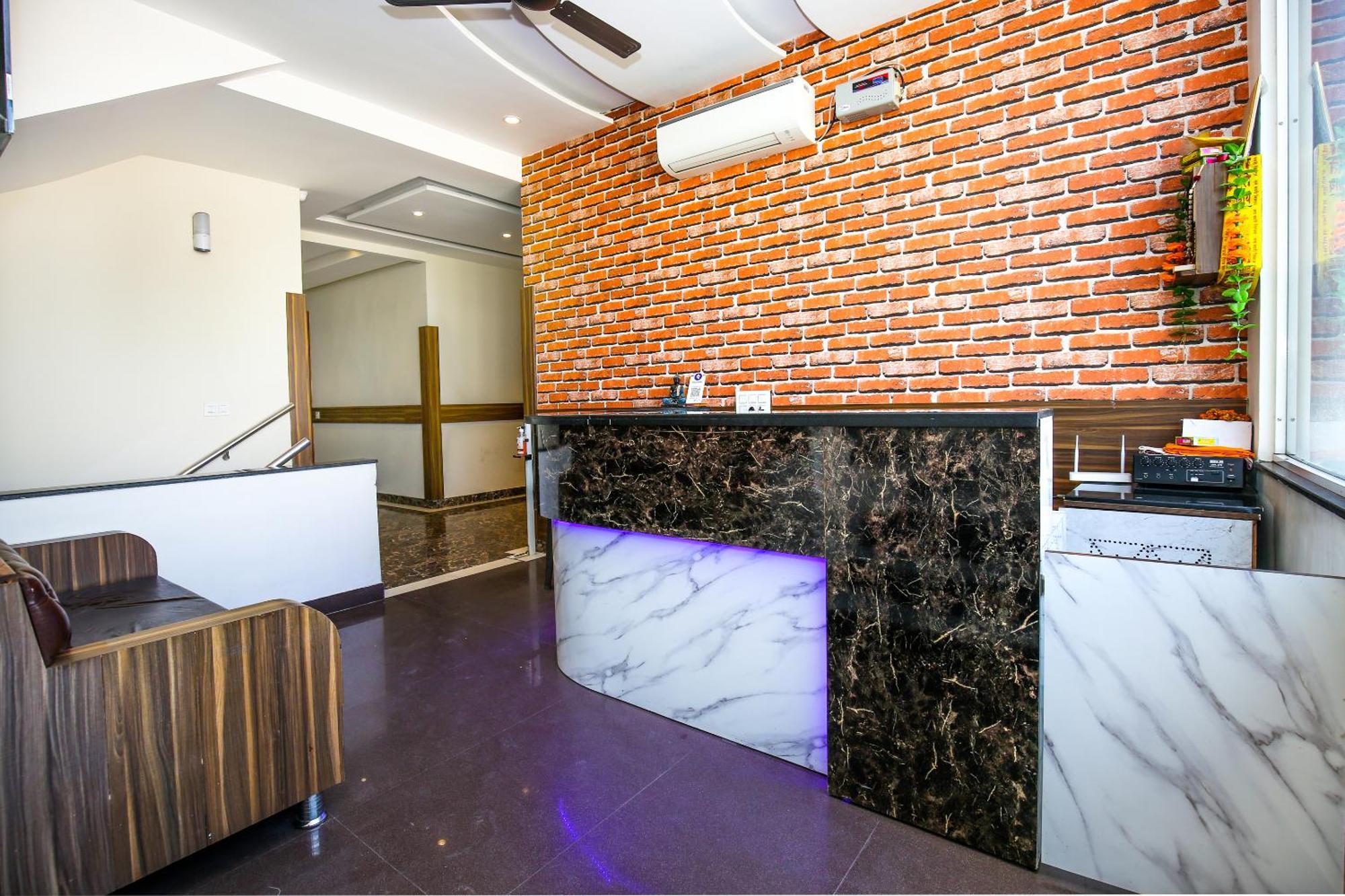 Hotel Woodcrest Zirakpur - Best Family Hotel By - A Unit Of Sidham Group Bagian luar foto